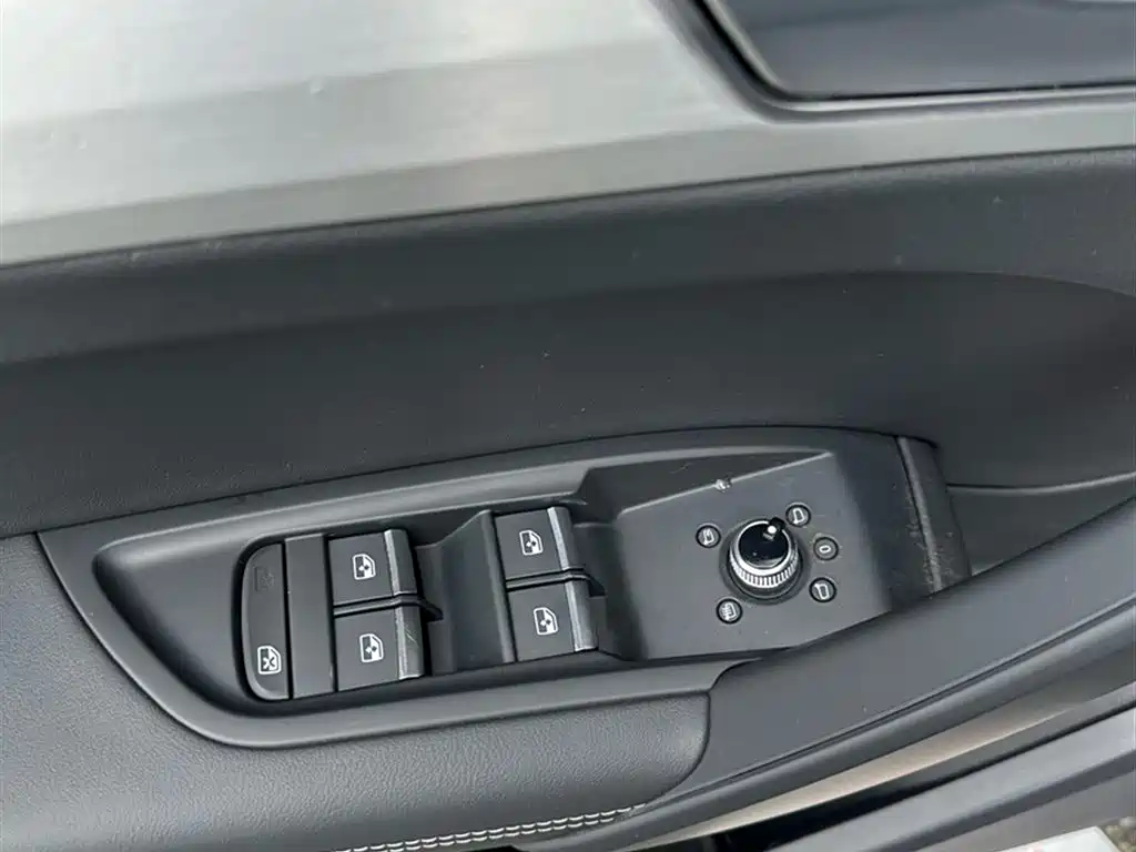 Audi Q5L 2021 — фото 20