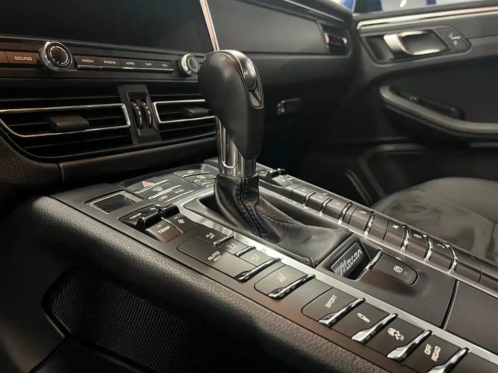 Porsche Macan 2020 — фото 11