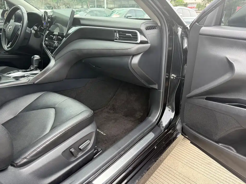 Toyota Camry 2022 — фото 15