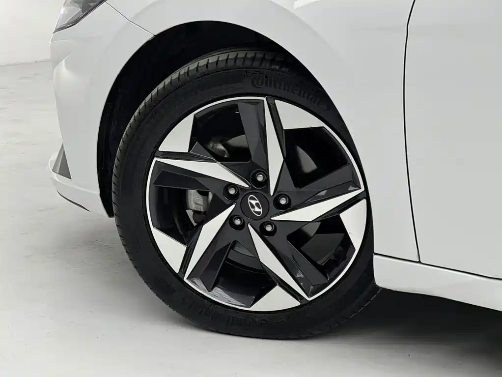 Hyundai Elantra 2022 — фото 10