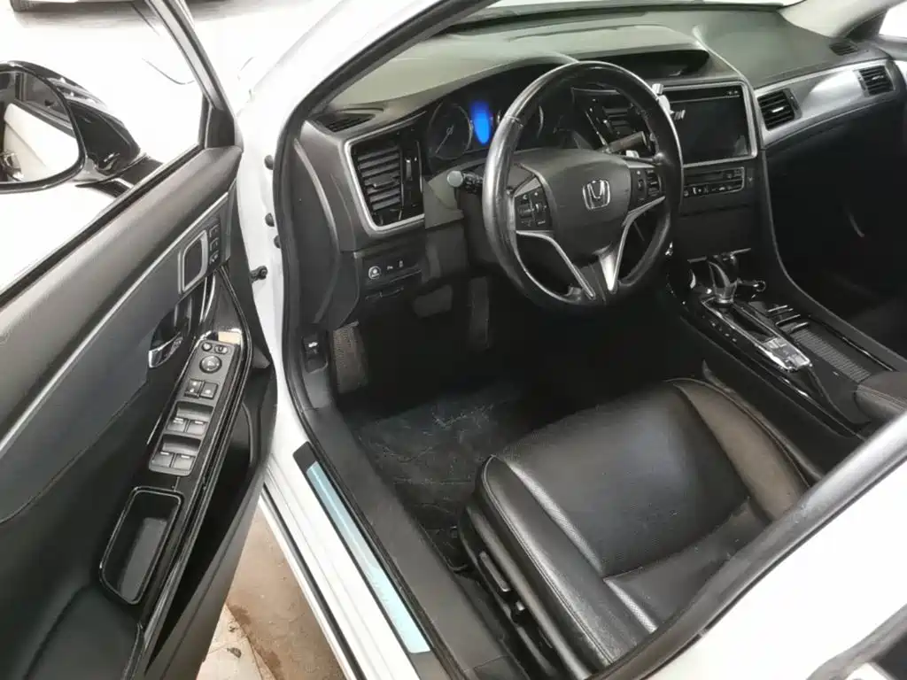 Honda Spirior 2016 — фото 16