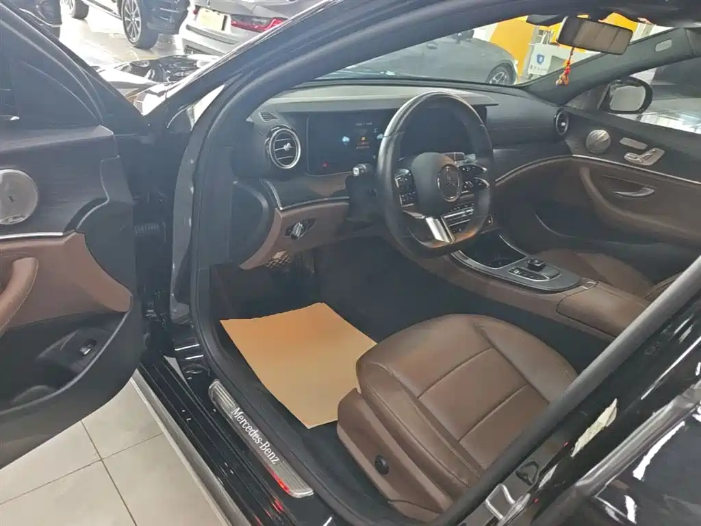 Mercedes-Benz E-Class 2021 — фото 16
