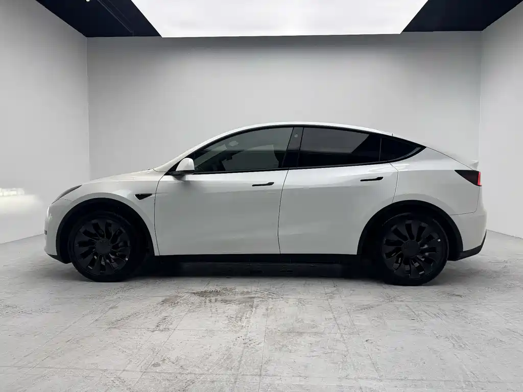 Tesla Model Y 2023 — фото 18