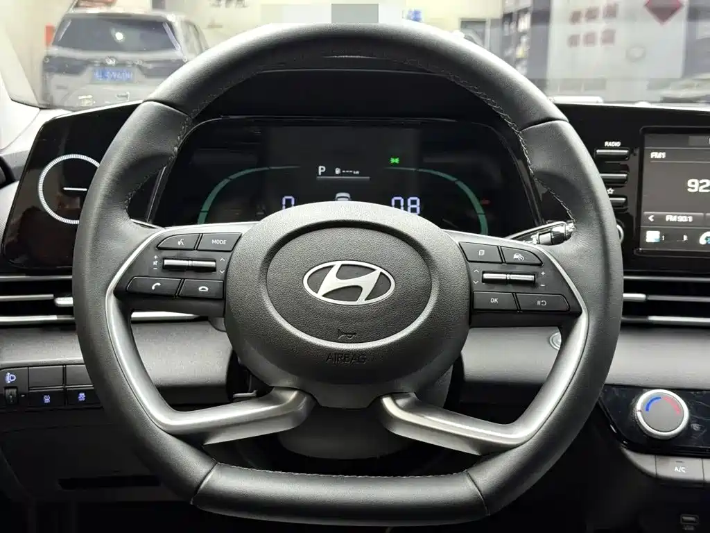 Hyundai Elantra 2023 — фото 6