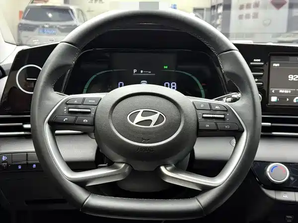 Hyundai Elantra 2023