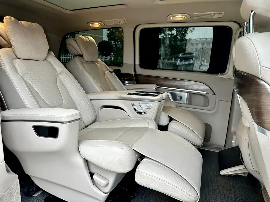 Mercedes-Benz V-Class 2023 — фото 6