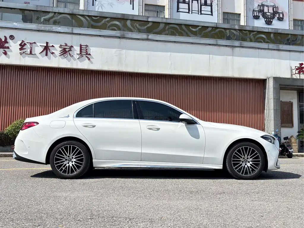 Mercedes-Benz C-Class 2023 — фото 4