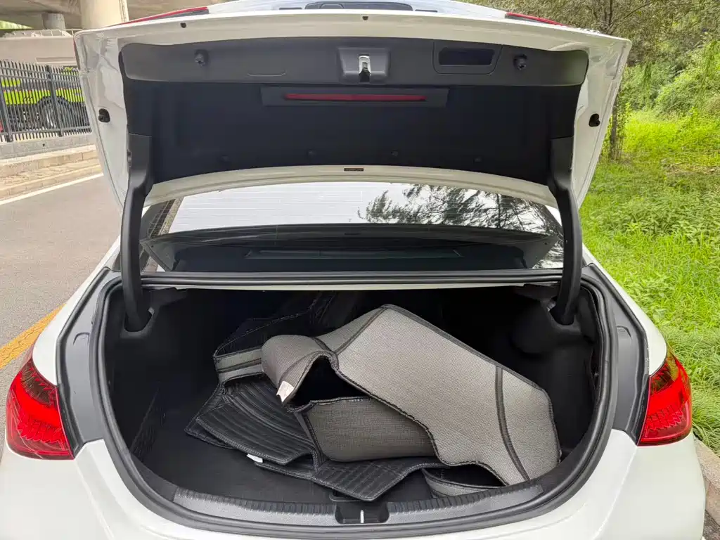 Mercedes-Benz C-Class 2023 — фото 15
