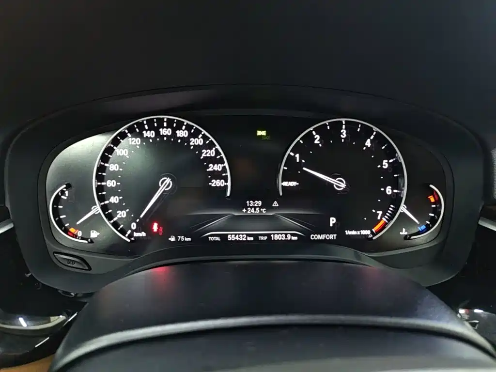 BMW 5 Series 2017 — фото 12