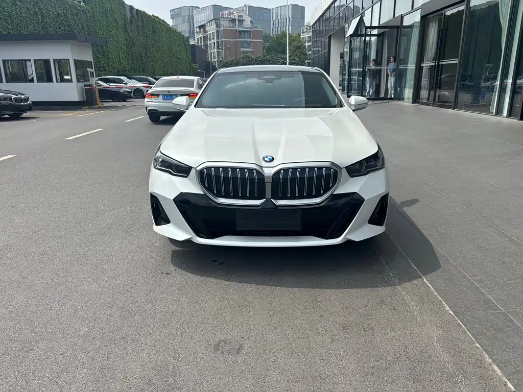 BMW 5 Series 2025