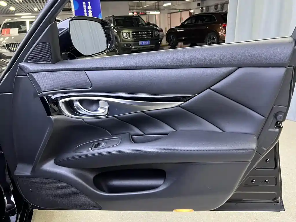 Infiniti Q70 2018 — фото 12