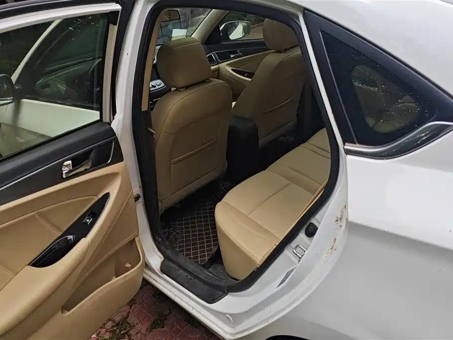 Changan Eado 2017 — фото 11