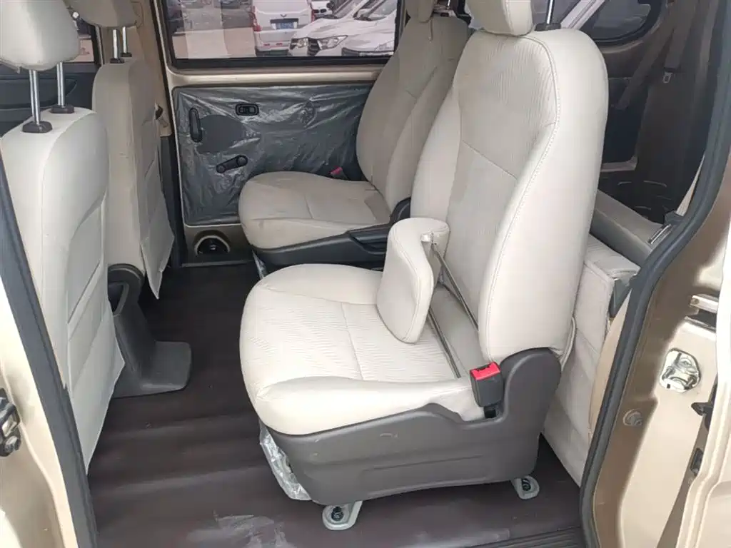 Wuling Hongguang V 2023 — фото 17