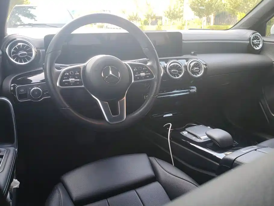 Mercedes-Benz A-Class 2023 — фото 12
