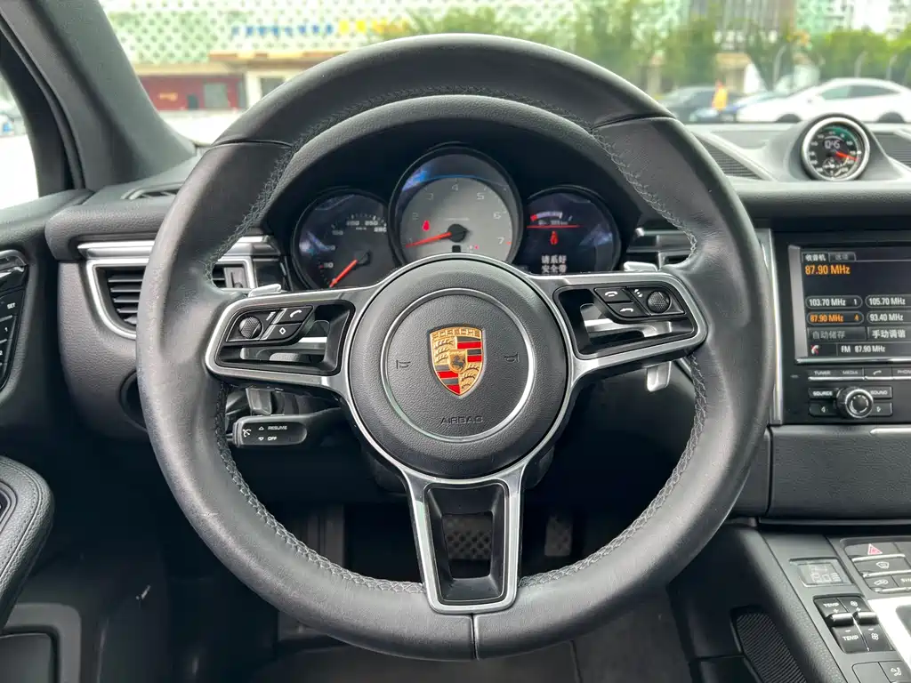 Porsche Macan 2016 — фото 16