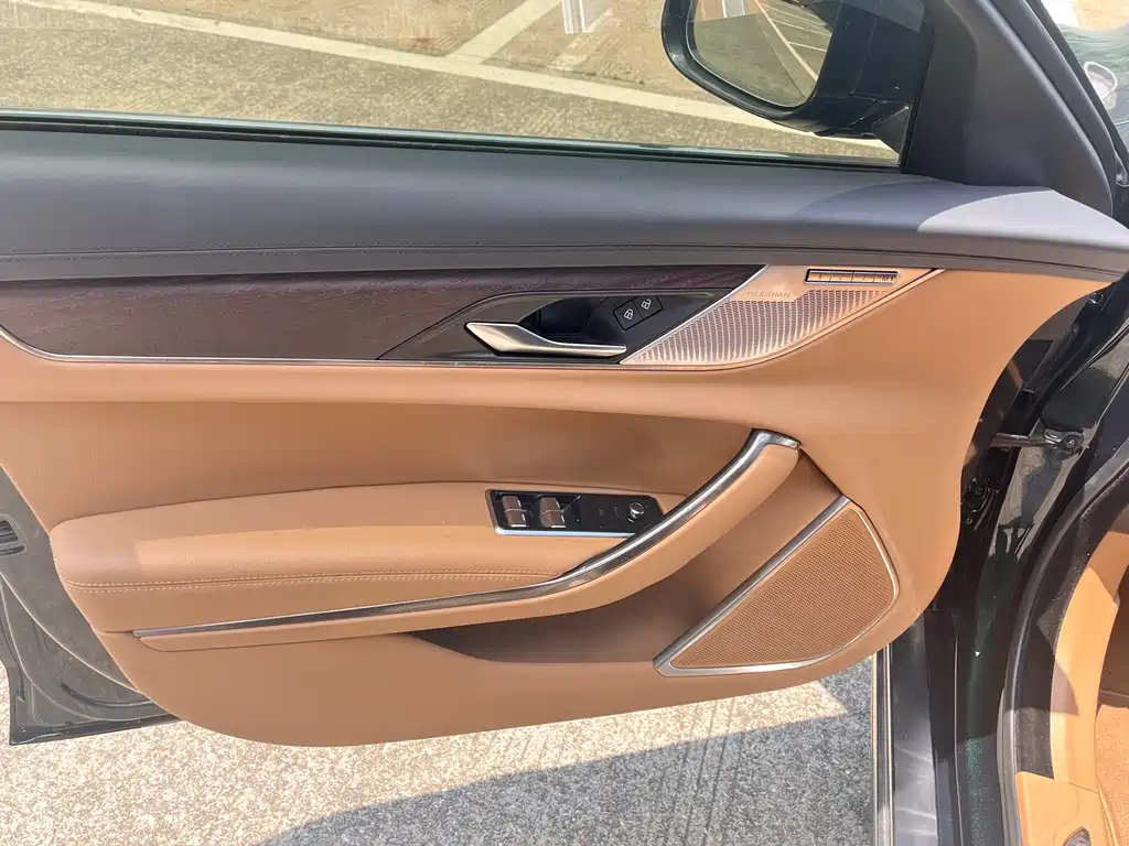 Jaguar XFL 2025