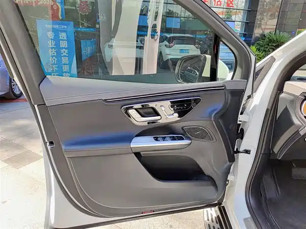 Mercedes-Benz EQE SUV 2023