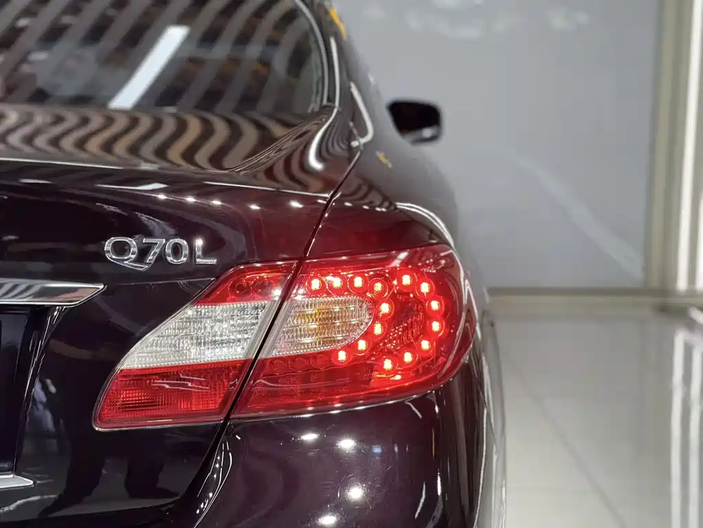 Infiniti Q70 2013 — фото 8