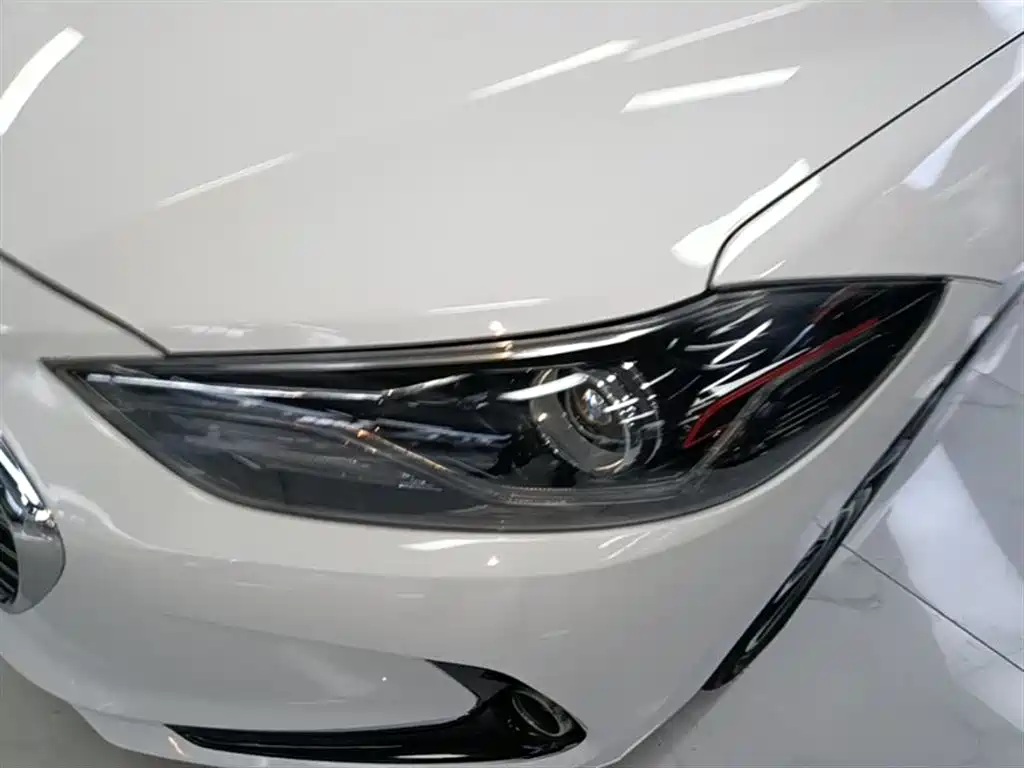 Hyundai Elantra 2019 — фото 24