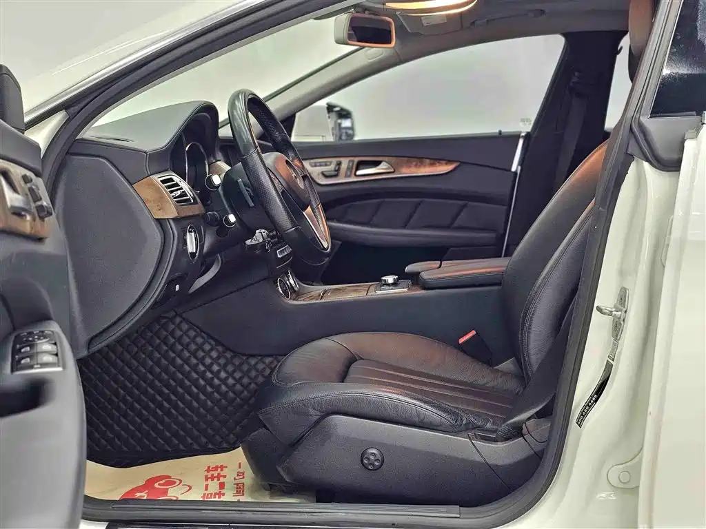 Mercedes-Benz CLS 2015 — фото 4