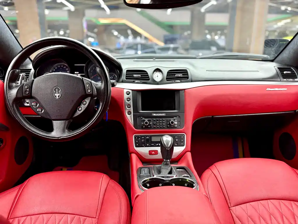 Maserati GranTurismo 2012 — фото 16