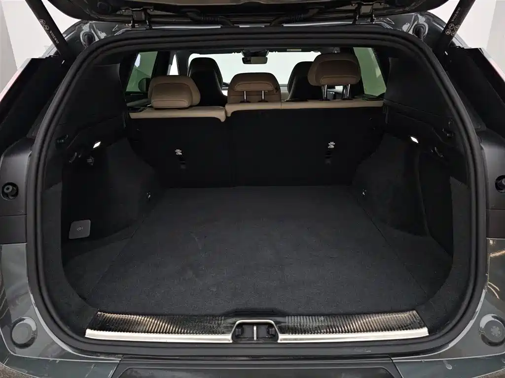 Volvo XC70 PHEV 2025 — фото 16