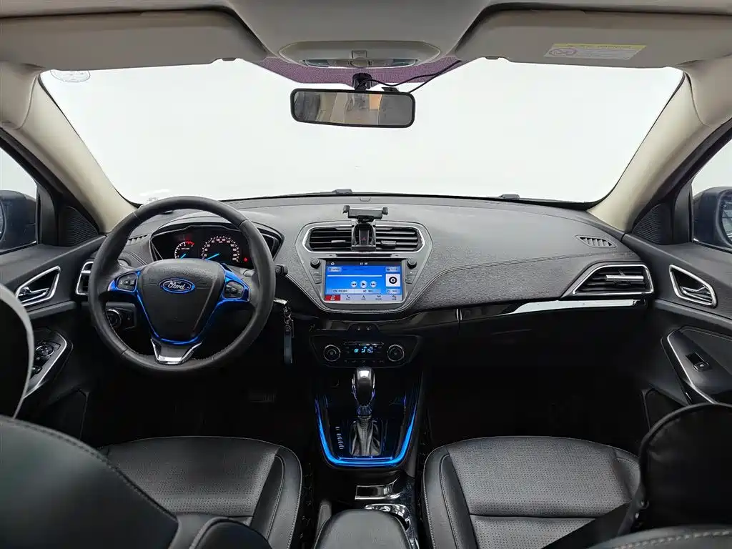 Ford Escort 2018 — фото 19