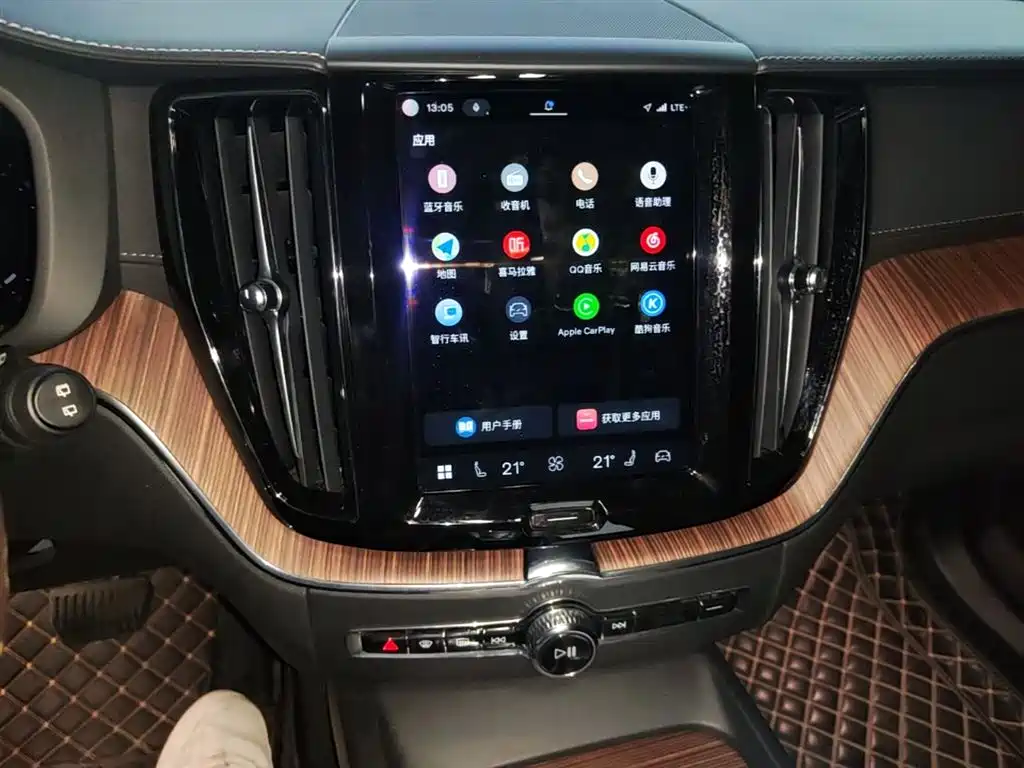 Volvo XC60 2022 — фото 13