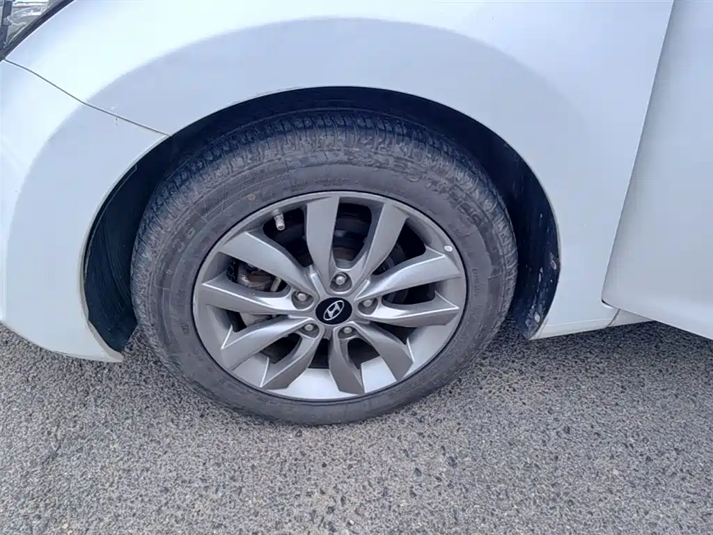 Hyundai Elantra Langdong 2015 — фото 23