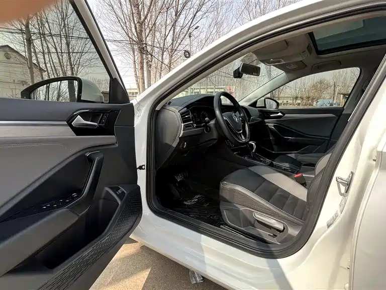 Volkswagen Sagitar 2020