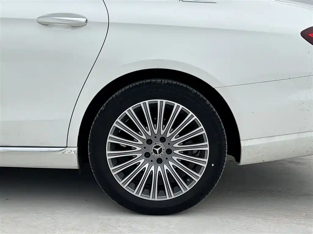 Mercedes-Benz E-Class 2022 — фото 17