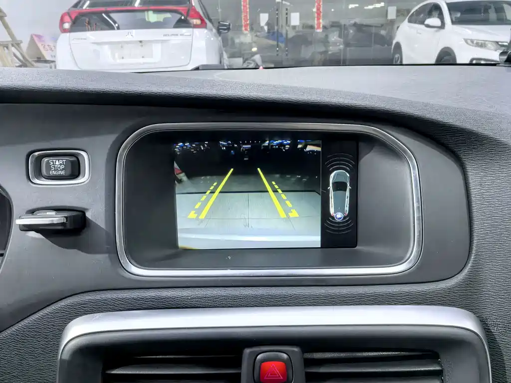 Volvo V40 2016 — фото 12