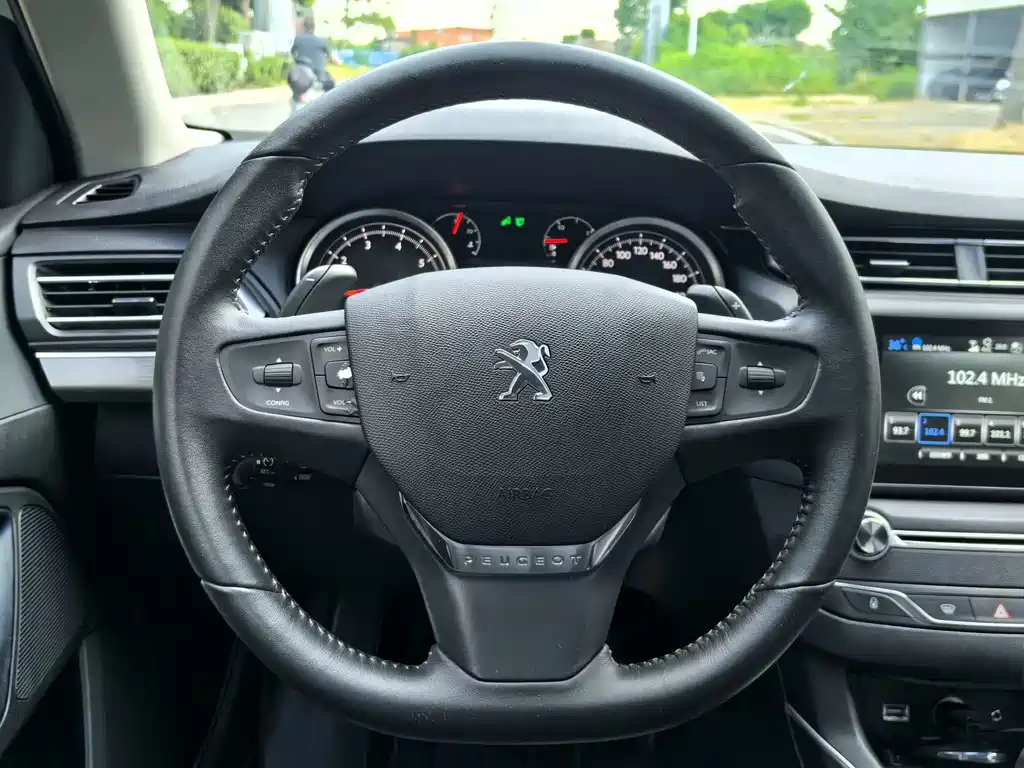 Peugeot 408 2014 — фото 11