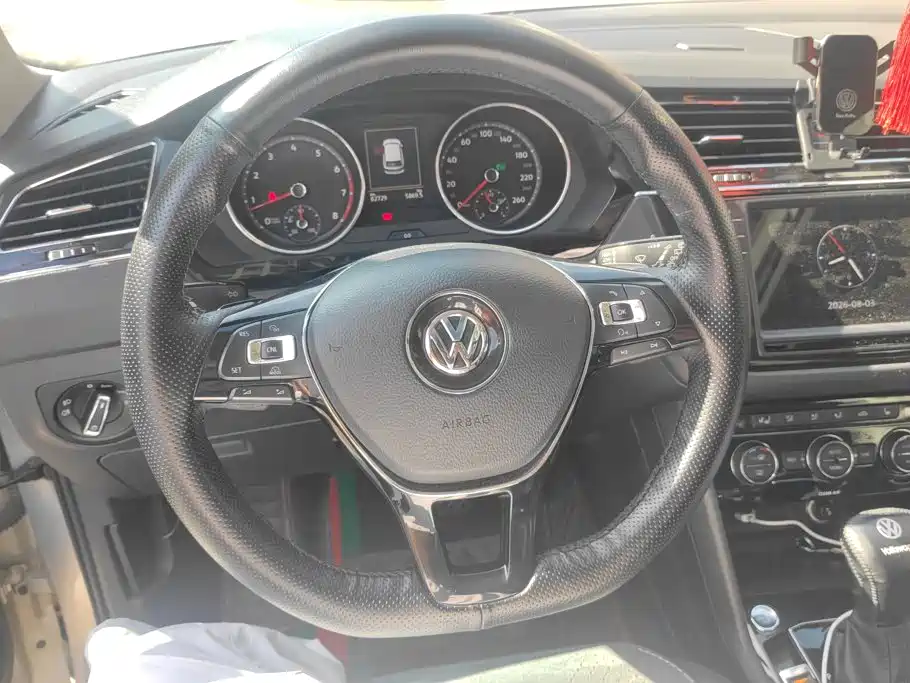 Volkswagen Tiguan L 2018 — фото 15