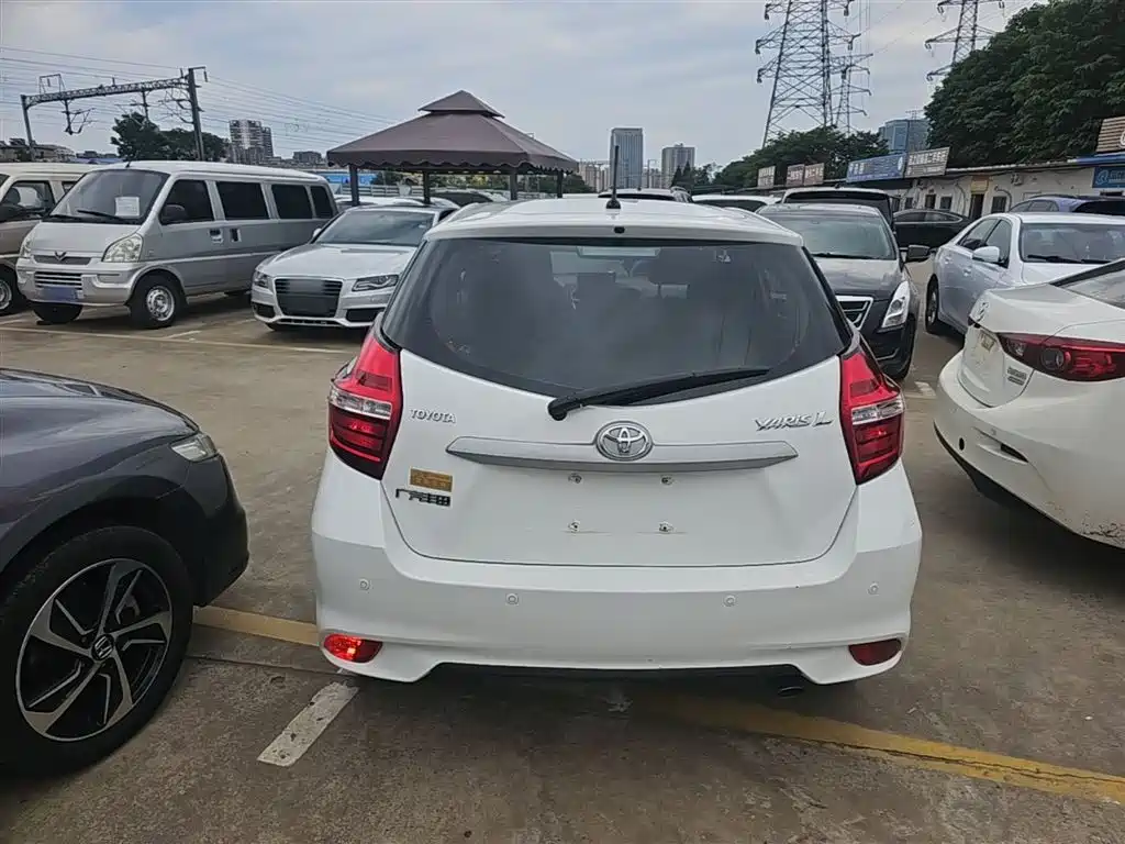Toyota Yaris L 2021 — фото 6
