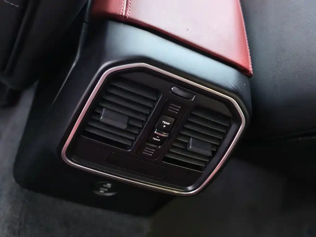 Porsche Macan 2023 — фото 12