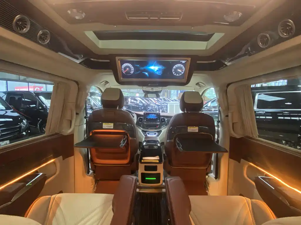 Mercedes-Benz V-Class 2023 — фото 12