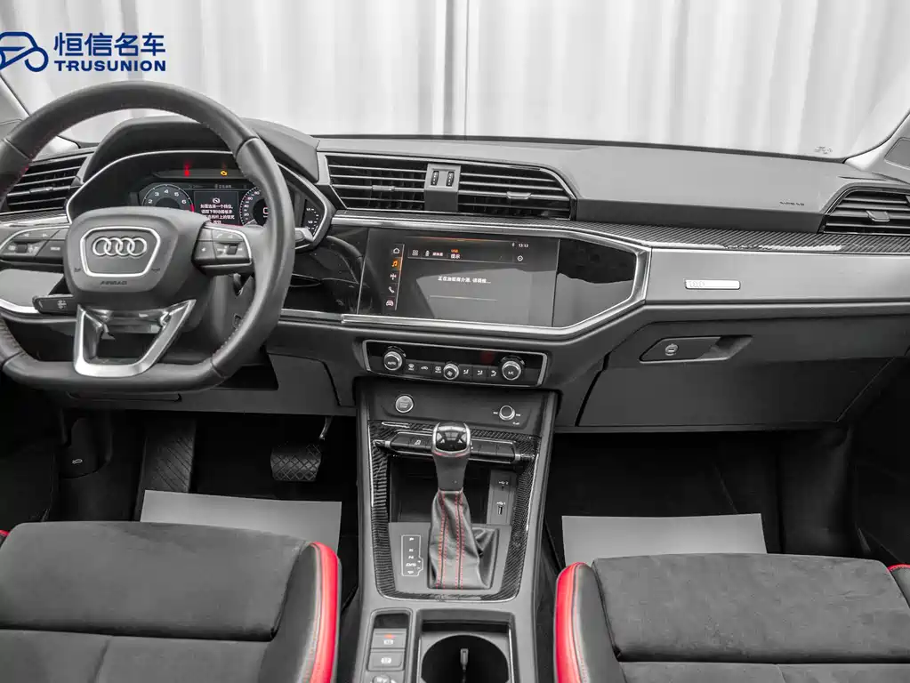 Audi Q3 2019 — фото 12