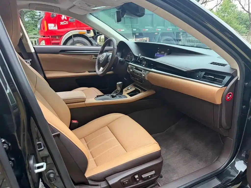 Lexus ES 2017