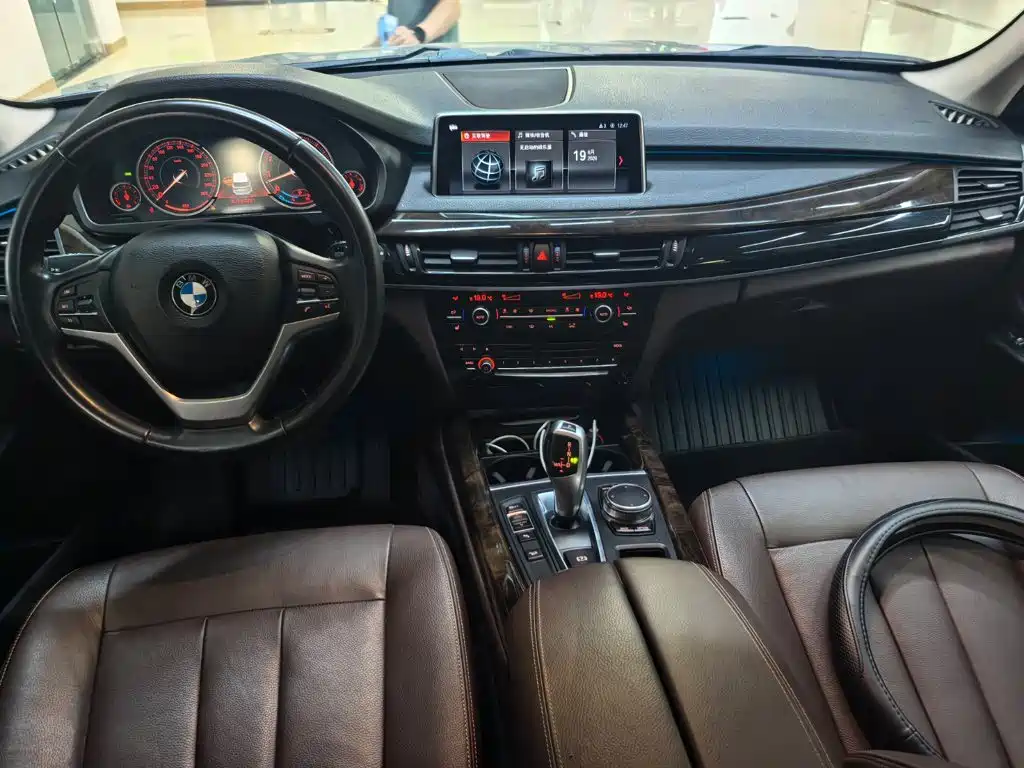 BMW X5 2018 — фото 9