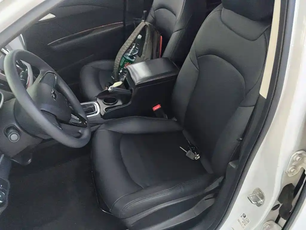 Chevrolet Cavalier 2018 — фото 15