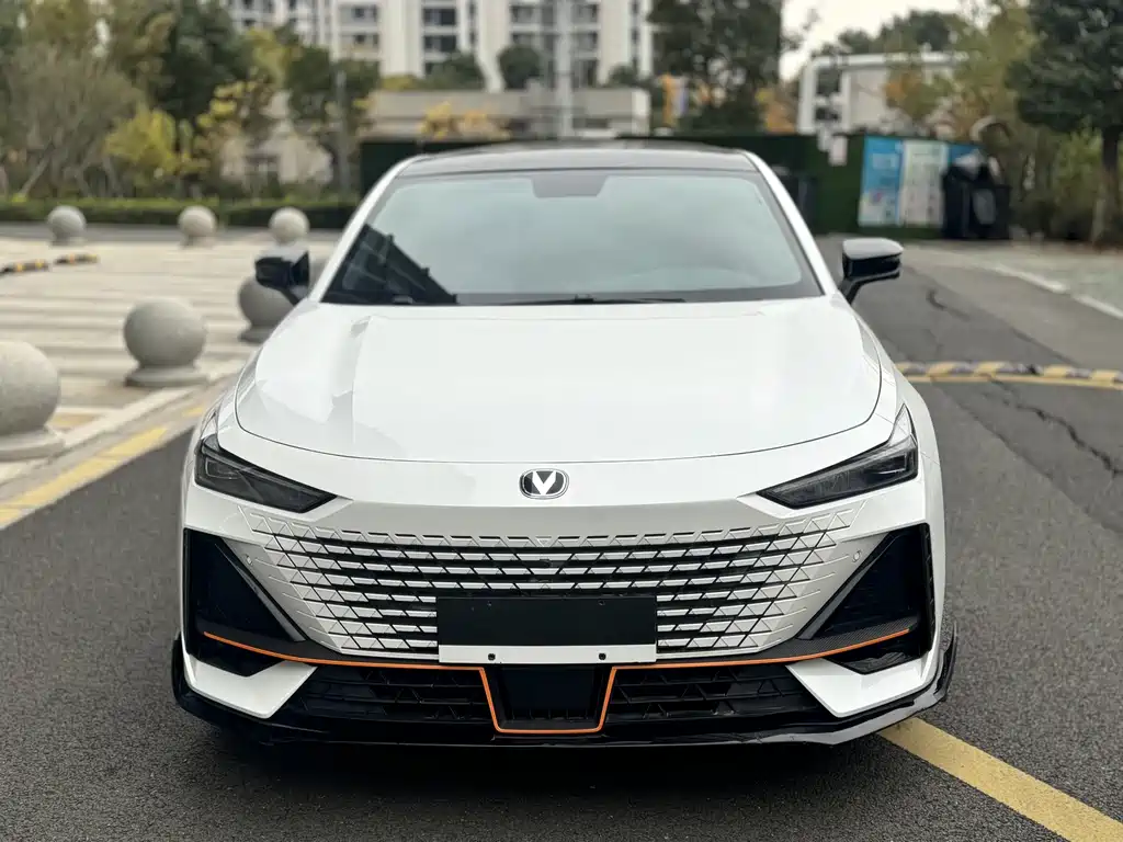 Changan UNI-V 2022 — фото 2