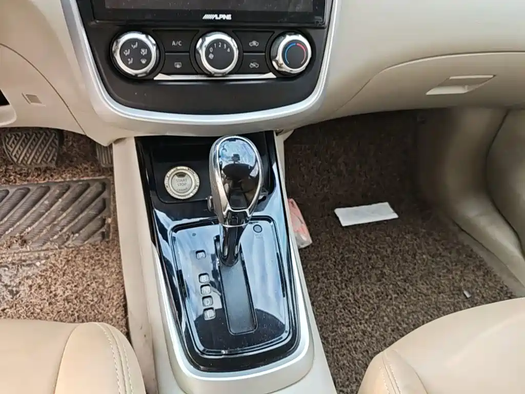 Nissan Tiida 2017 — фото 14