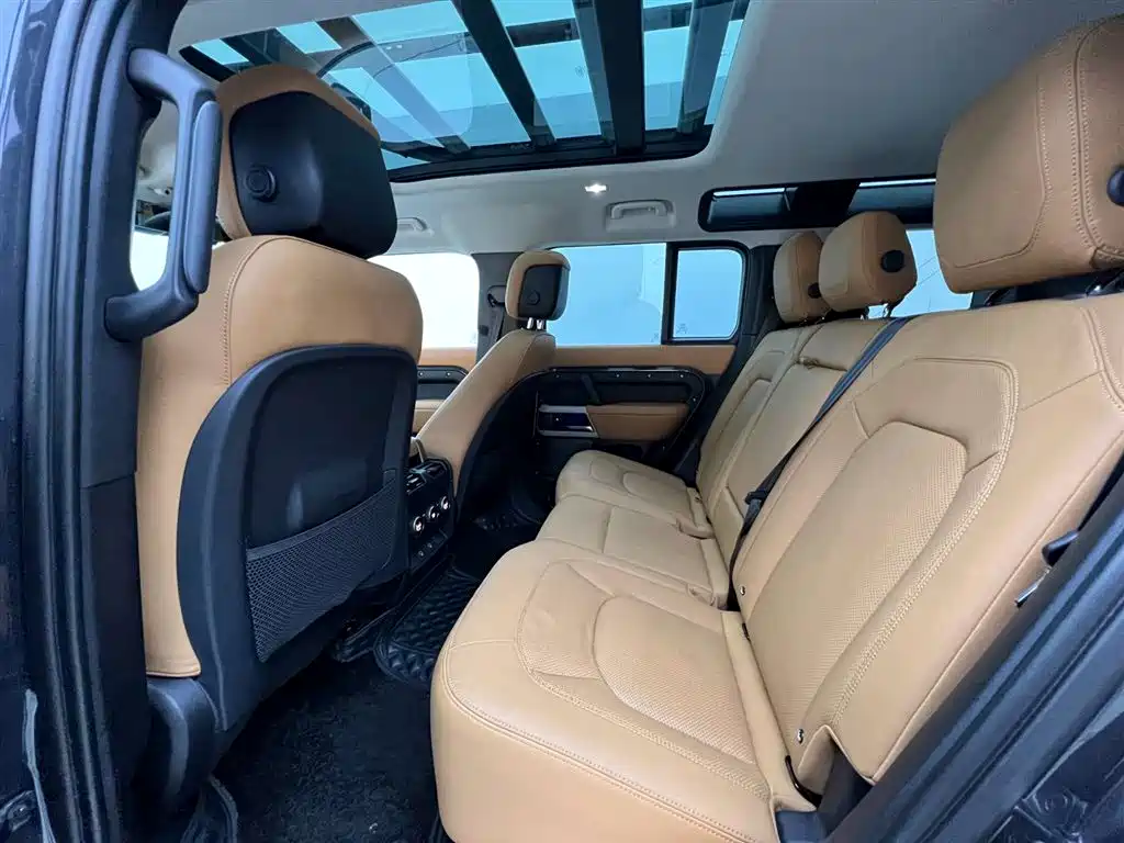 Land Rover Defender 2023 — фото 19
