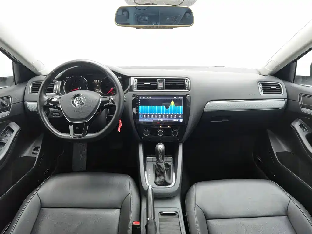 Volkswagen Sagitar 2016