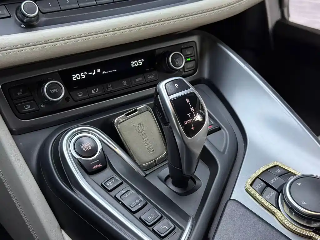 BMW i8 2015 — фото 11