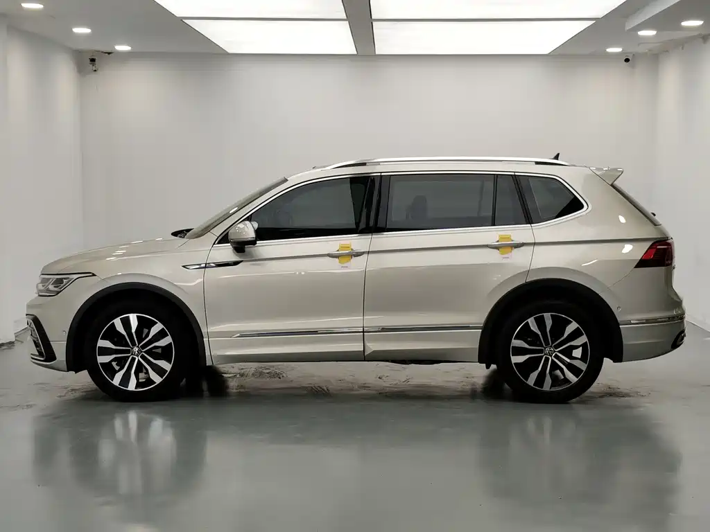 Volkswagen Tiguan L 2021 — фото 8