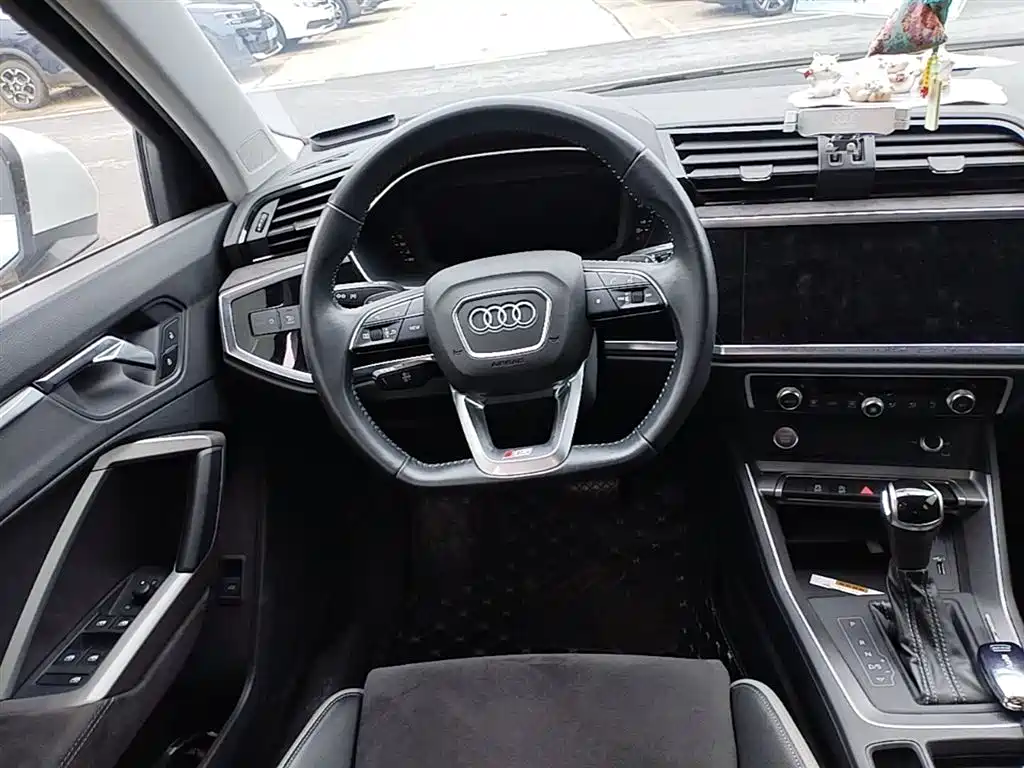 Audi Q3 2020 — фото 11