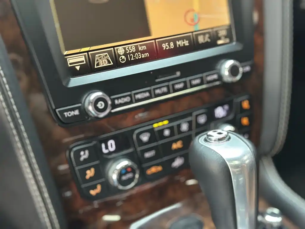Bentley Flying Spur 2012 — фото 15