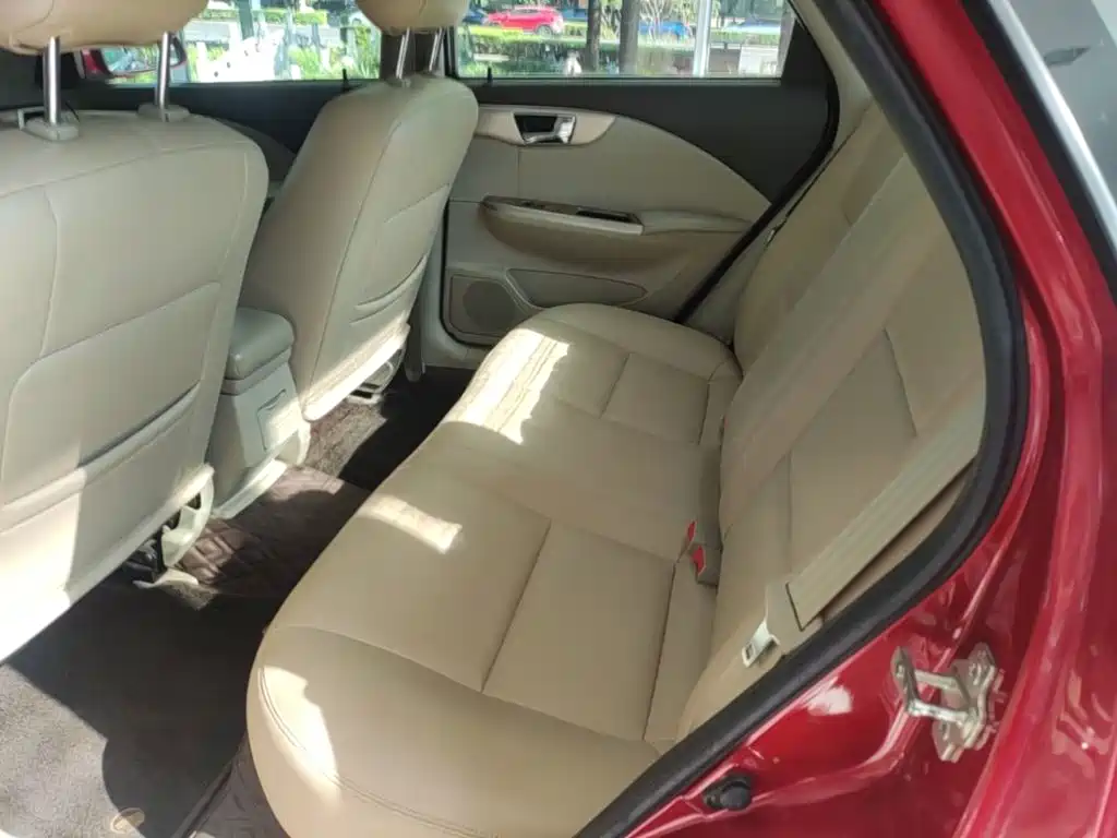 Buick Excelle 2015 — фото 17